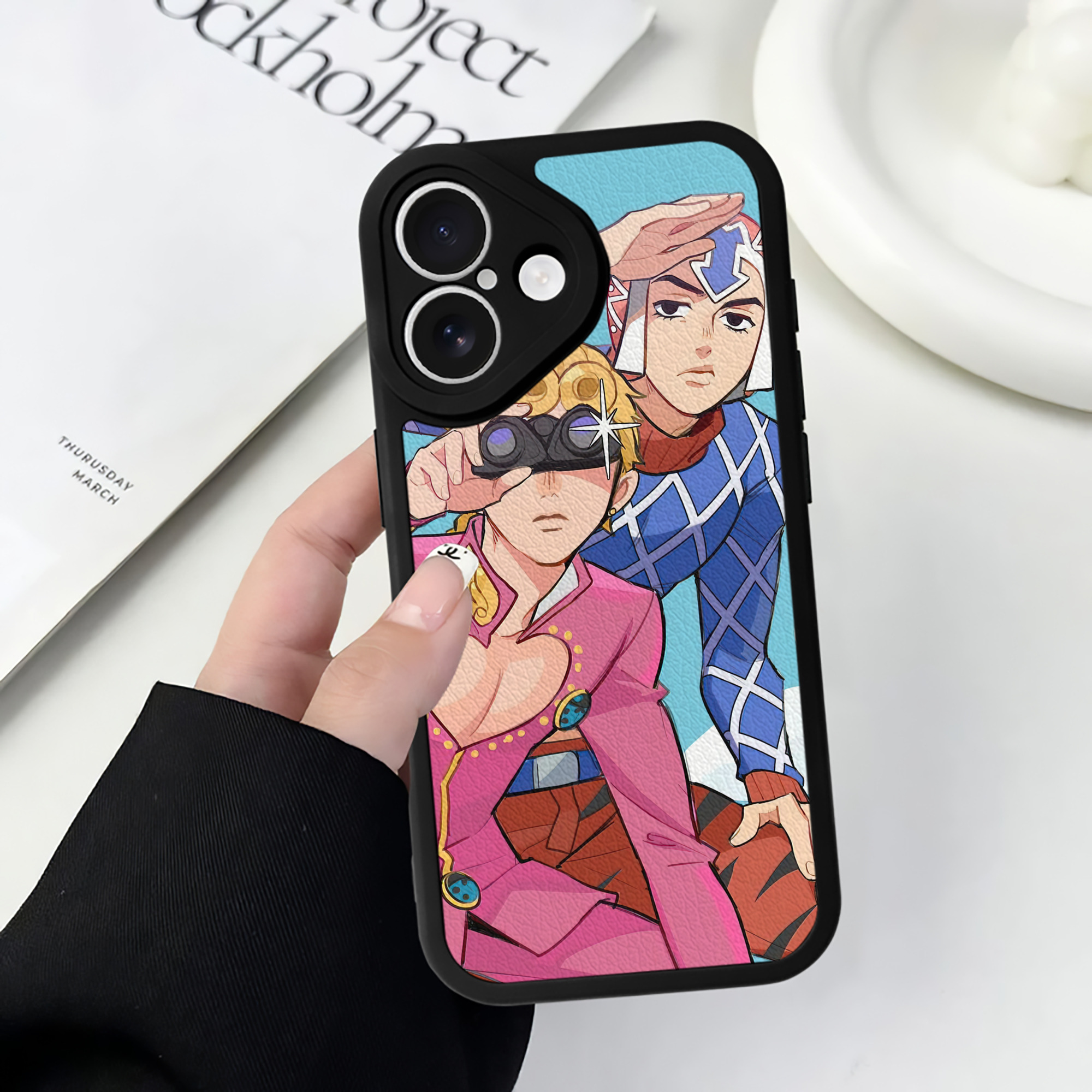 （画像用） ジョジョの奇妙な冒険 JoJo's Bizarre Adventure 【iPhone 16シリーズ対応】シリコンスマホケース（レザー調） 材質：シリコン